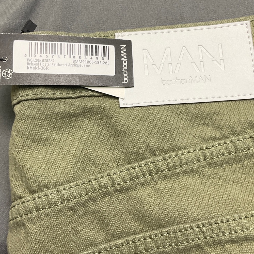 Boohoo Star Patch Relaxed Jeans - Khaki - Picture 2 of 7